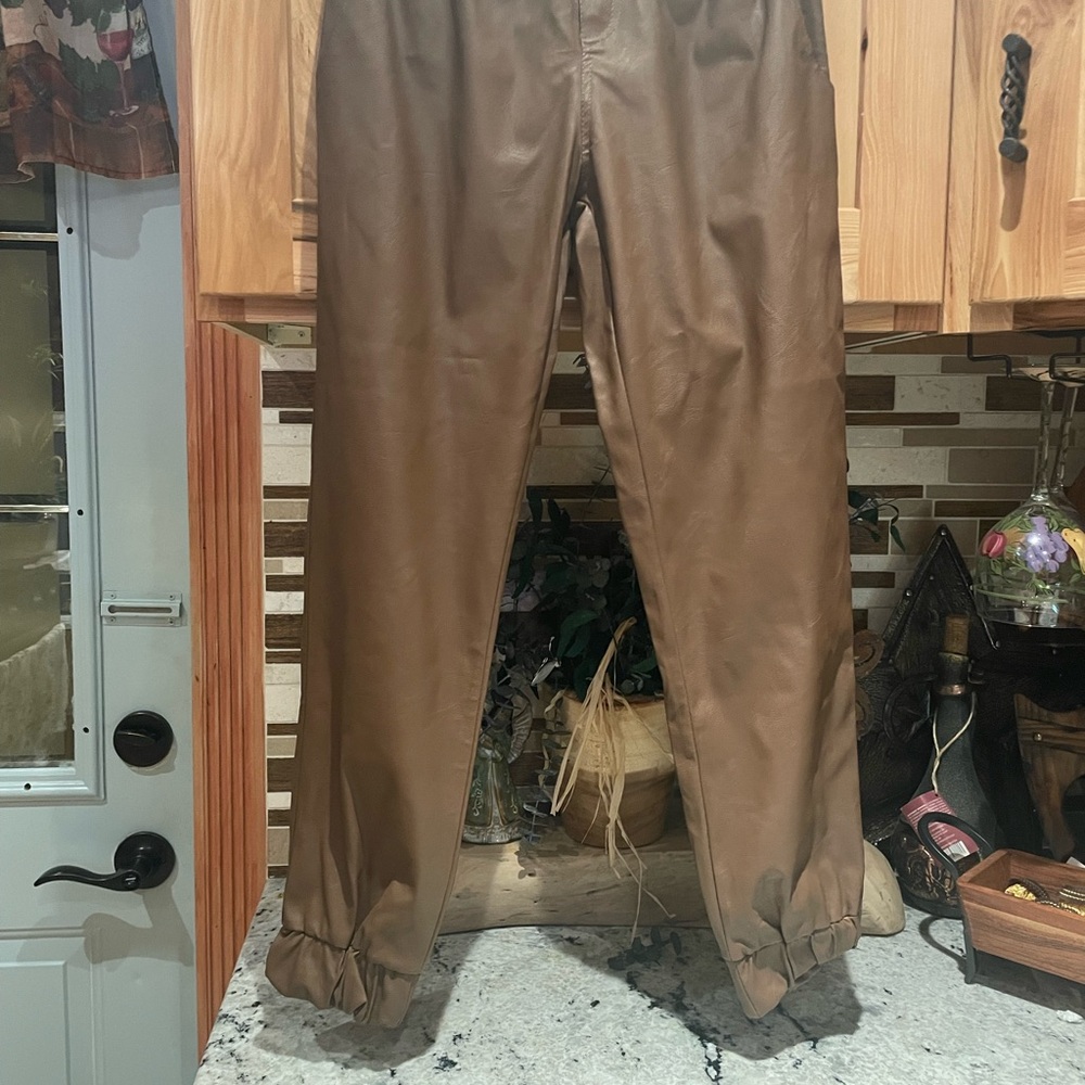 Women brawn leather pants